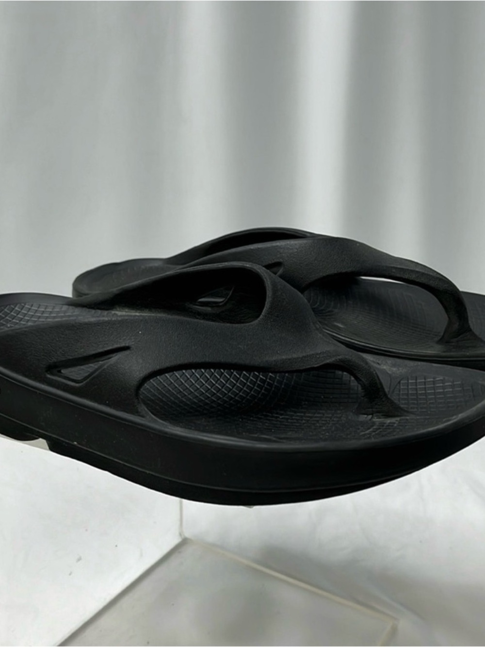 OOFOS OOriginal Unisex Recovery Thong Sandals – Black – Men’s 9 / Women’s 11